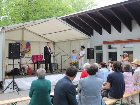 Bezirksstadtrat Tobias Dollase (parteilos, für CDU) hält die Eröffnungsrede (Bild: Bezirksamt Reinickendorf)