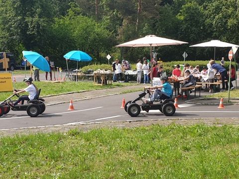 Auf einem Parcours mit kniffligen Aufgaben, Spielen und Musik konnten sich die Schülerlotsen messen. (Bild: BA Reinickendorf)