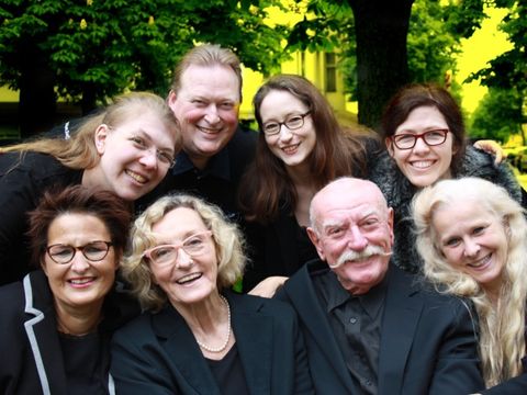 Das Laienschauspiel-Ensemble der VHS Reinickendorf (Bild: Dragana Kistner)