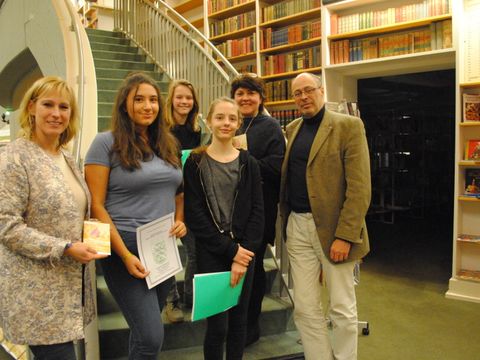 v.l.n.r: Katrin Schultze-Berndt, Elif Cetin, Jolanda Simonds, Ellen Glau, Petra Lölsberg, Michael Kleeberg (Bild: Schindler (Berliner Woche))