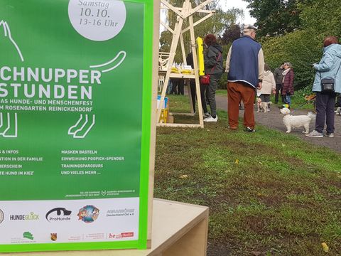 Das kleine Hundefest lockte mit verschiedenen Angeboten für Hund und Halter. (Bild: AG.URBAN)