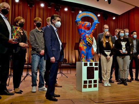 Preisverleihung Reinickendorfer Ausbildungsbuddy mit Siegerunternehmen (Bild: Walter Weinert)