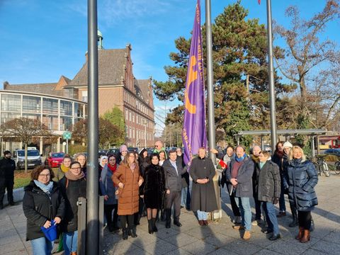 Reinickendorf zeigt Flagge gegen Gewalt an Mädchen und Frauen. (Bild: BA Reinickendorf)