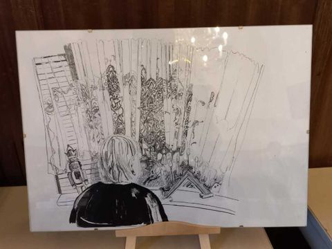Künstlerin Alice Gericke begleitete die Veranstaltung mit einer Ausstellung ihrer Bilder am Veranstaltungsort. (Bild: BA Reinickendorf)