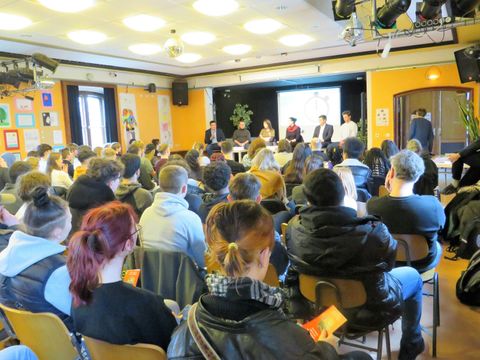 0623-2-saal-fuchsbau_politik-ganz-nah_22022023.jpg