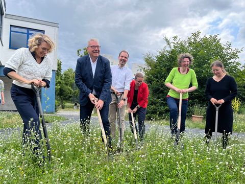 Spatenstich für zusätzliche Angebote (Bild: STERN)