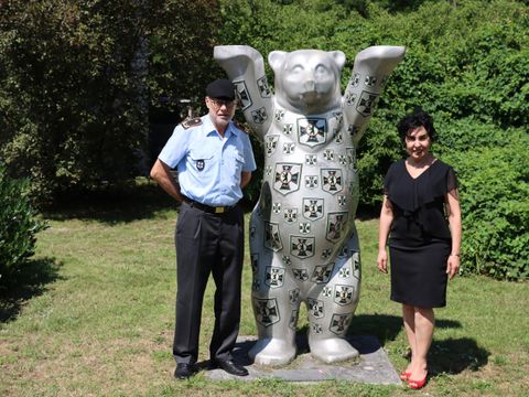 Bürgermeisterin Demirbüken-Wegner und Brigadegeneral Uchtmann in der Julius-Leber-Kaserne (Bild: Landeskommando Berlin)