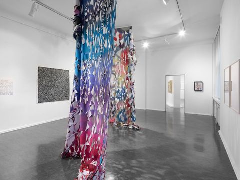 In der GalerieEtage im Museum Reinickendorf wird am 10. Oktober 2023 der Katalog zur Ausstellung "Schnitt" vorgestellt. (Bild: Joe Clark)