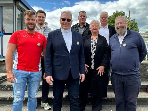 vordere Reihe v.l.n.r. Marc-Eric Lehmann (CDU), Harald Muschner (Bezirksstadtrat für Sport, CDU), Kerstin Köppen, Vorsteherin der Bezirsverordnetenversammlung Reinickendorf, CDU), Andreas Statzkowski (CDU), hintere Reihe v.l.n.r. Dr. Kai Kottenstede (Leiter des Leitungsstabes bei der Senatsverwaltung für Inneres und Sport Berlin), Martin Stelzer (Bezirksverordneter, CDU), Hans-Peter Ott (Bezirksverordneter, CDU) (Bild: BA Rdf)