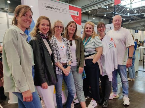 Cindy Franke (Koordinatorin für Kinder- und Familienarmutsprävention), Hannah Böse (Kinder- und Jugendbeauftragte), Annette Pfennig (Regionalteam Nord), Ricarda Söhndel (Regionalleitung Ost), Kordula Runow (Fachsteuerung Hilfen zur Erziehung und Pflegekinderhilfe), Manuela Spindler (Regionalleitung West), Christian Schulz (Regionalteam West) (Bild: BA Rdf)