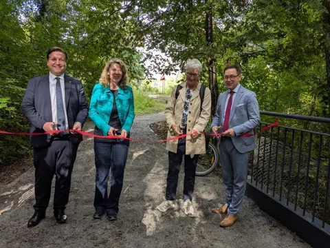 Sebastian Pieper, Korinna Stephan, Astrid Hummel (BImA) und Andreas Kraus (Staatssekr. Umwelt und Klimaschutz), v.l. (Bild: Beratungs- und Service-Gesellschaft Umwelt mbH)