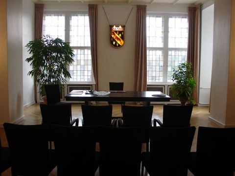 Großes Trauzimmer Blickrichtung Standesbeamte/r (Bild: BA Reinickendorf)