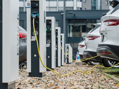 Elektroautos an Ladesäule