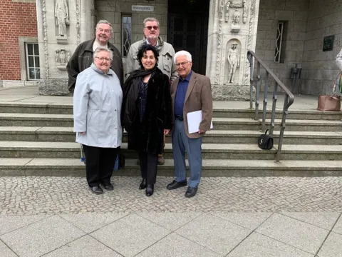 Der Vorstand der Seniorenvertretung mit Bezirksstadträtin Emine Demirbüken-Wegner. (Bild: BA Reinickendorf)