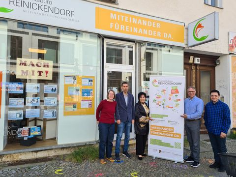 Besuch der Bezirksbürgermeisterin Emine Demirbücken-Wegner (CDU) im Ehrenamtsbüro Reinickendorf in Tegel (Bild: Bezirksamt Reinickendorf)