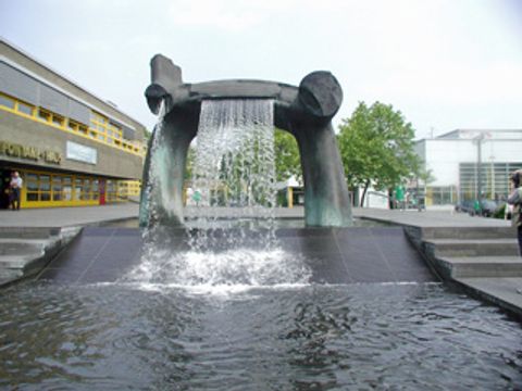 Brunnen vor Vontane Haus im MV