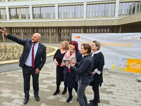 Schlüsselübergabe Erweiterungsbau Wolfgang-Borchert-Schule