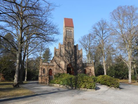 Außenansicht der Feierhalle, Friedhof In den Kisseln