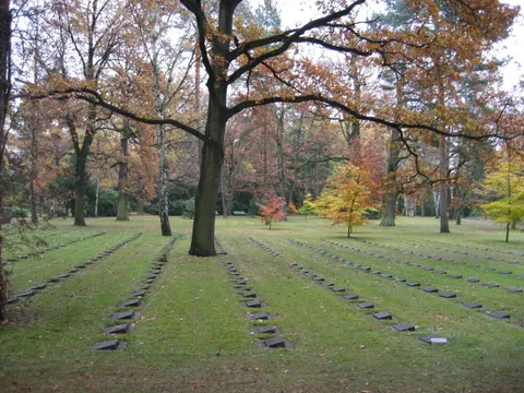 Ansicht eines Kriegsgrabes aus dem 2. Weltkrieg, Friedhof in den Kisseln