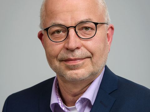 Porträtfoto Uwe Ziesak