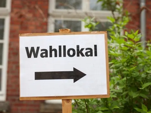 Hinweisschild Wahllokal