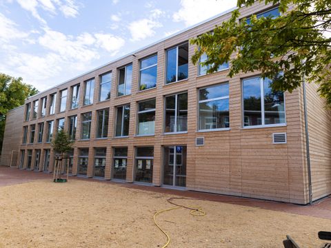 Außenfassade des HOMEB Alt-Lankwitzer Grundschule (Bild: Bezirksamt Steglitz-Zehlendorf)