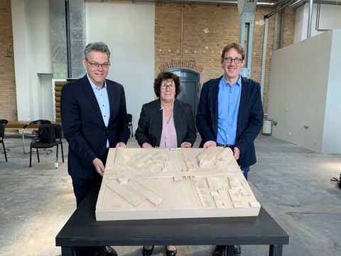 v.l.n.r. BzBm Jörn Oltmann, BzBm Maren Schellenberg, stellv. BzBm Jochen Biedermann (Bild: Wirtschaftsförderung Tempelhof-Schöneberg)