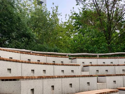 Sitzstufen des Grünen Klassenzimmers (Bild: Bezirksamt Steglitz-Zehlendorf)