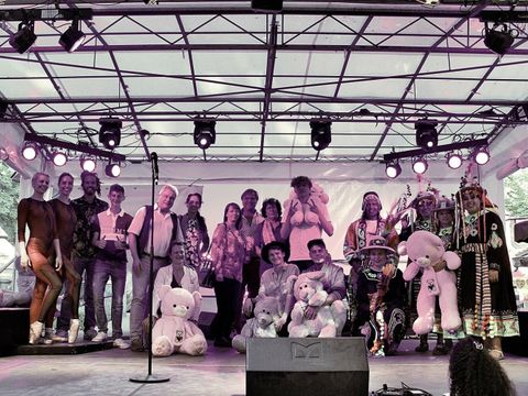 Teilnehmende und Jury des 11. Kleinkunstpreises der 68. Steglitzer Woche (Bild: Wirtschaftsförderung, Bezirksamt Steglitz-Zehlendorf)