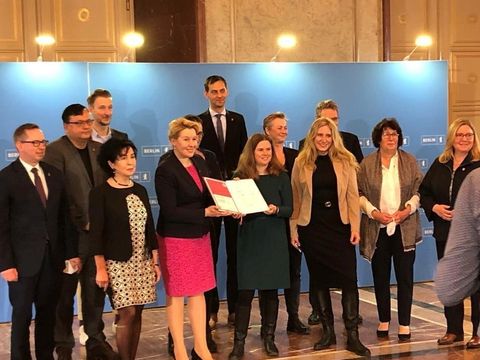 Die Regierende Bürgermeisterin Franziska Giffey und die Bezirksbürgermeisterinnen und -bürgermeister (Bild: BzBm M. Schellenberg)