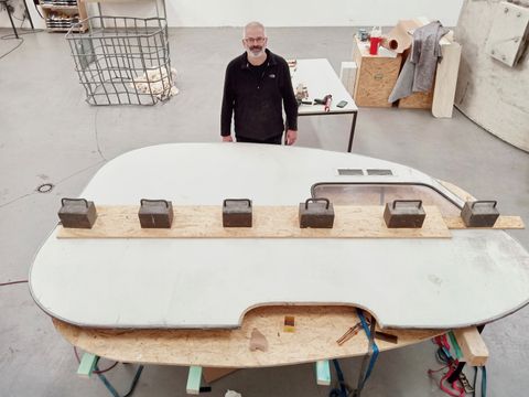 Thomas Rentmeister in seinem Atelier (Bild: Thomas Rentmeister)