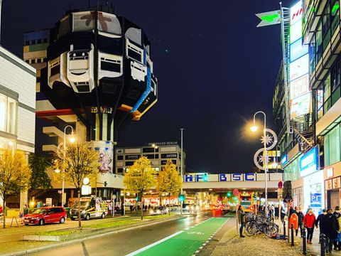 Schlossstrasse abends mit Bierpinsel