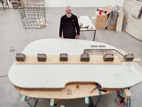 Thomas Rentmeister in seinem Atelier (Bild: Thomas Rentmeister)