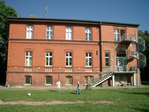 Jugendfreizeiteinrichtung Albrecht Dürer - Rückansicht 800x600