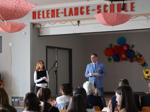 5. Mai 2025: Ukrainischer Botschafter spricht zu Schülerinnen und Schülern der Helene-Lange-Schule