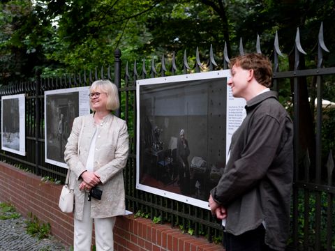 1. September 2023: Vernissage im Charkiw-Park mit dem Photographen Emile Ducke und der stellv. Bezirksbürgermeisterin Cerstin Richter-Kotowski