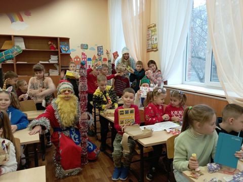 Schüler in Charkiw freuen sich über Weihnachtsgeschenke aus Steglitz-Zehlendorf