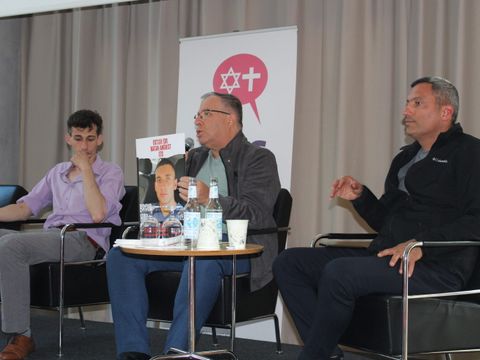 9. Juli 2025: Vereint auf dem Podium - Bürgermeister aus Sderot und Kiriat Bialik