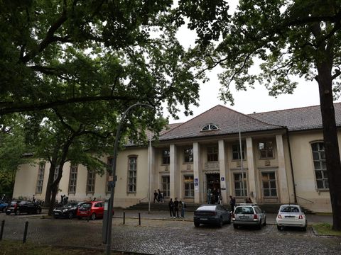 Haupteingang des Dreilinden-Gymnasiums, Ortsteil Wannsee