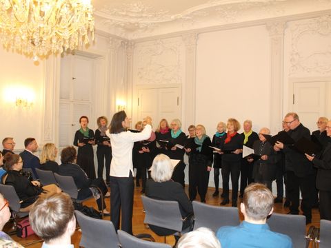 25. Oktober 2024 Gutshaus Steglitz: Dr. Izabella Goldstein dirigiert den deutsch-polnischen Chor "Spotkanie"