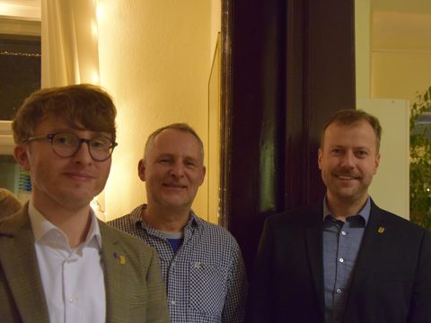 V.l.n.r.: Sebastian Leskien (Vorsitzender Städtepartnerschaftsverein), Christian Urlaub (Partnerschaftsbeauftrager Bezirksamt), Patrick Steinhoff (Bezirksstadtrat Stadtentwicklung)