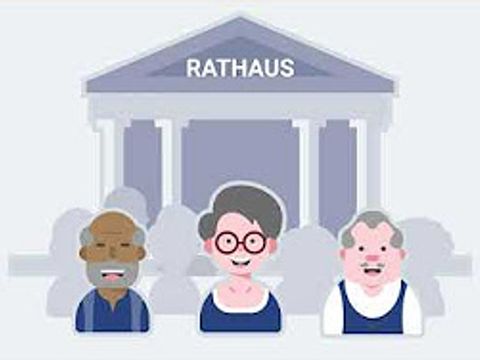 Bild von drei älteren Menschen vor einem Rathaus