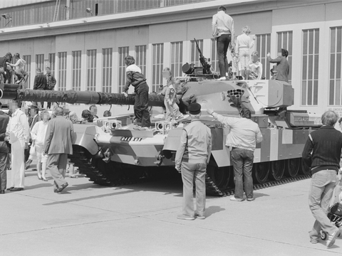 Tag der offenen Tür, Flughafen Tempelhof, 1983 (Bild: Bundesarchiv, MfS HA I Fo 31 Bild 77)