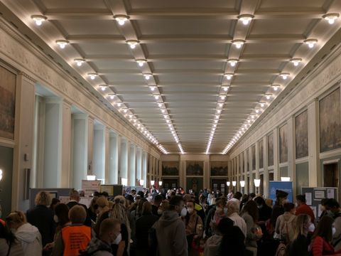 Informationsveranstaltung für geflüchtete Menschen aus der Ukraine im Rathaus Schöneberg