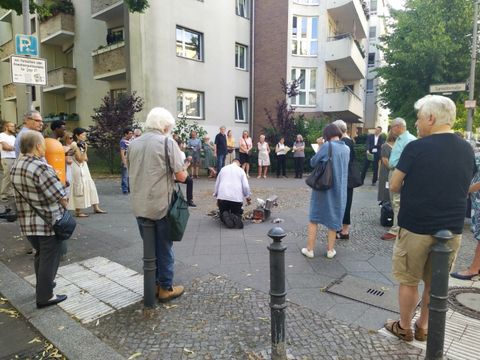 Stolpersteinverlegung in der Sarrazinstraße