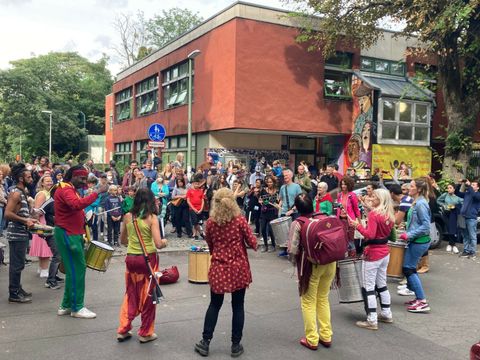 Percussion-Gruppe Tambores Verdes beim IKH-Sommerfest 2021