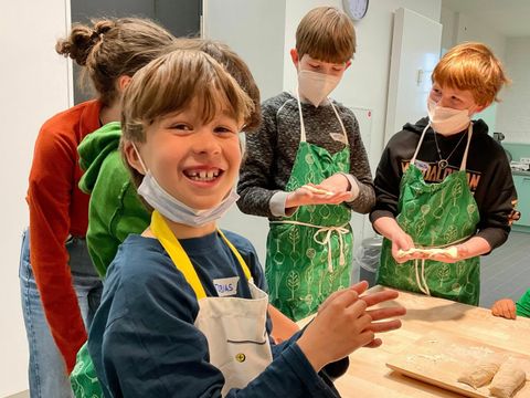 Ferien-Kochworkshop im Kindermuseum unterm Dach (Bild: Museen Tempelhof-Schöneberg)