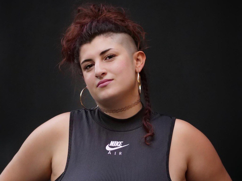 Die Rapperin und Aktivistin Sorah wird Talkgast sein und im Museumshof performen (Bild: Sandra Köpke)