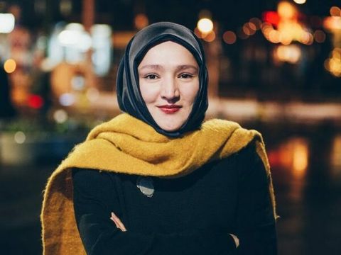 Festrednerin des Eröffnungsabends: die Bestseller-Autorin und Netzaktivistin Kübra Gümüşay (Bild: WOZ Florian Bachmann)