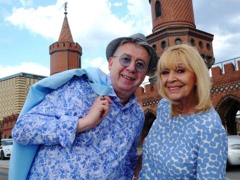 Jurymitglied Cindy Berger und Moderator „Norbi“ (Norbert Wohlan) (Bild: Musik öffnet Herzen)